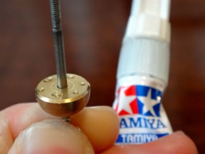 ＡＲ用マスダンパーに瞬間接着剤をつけたところ